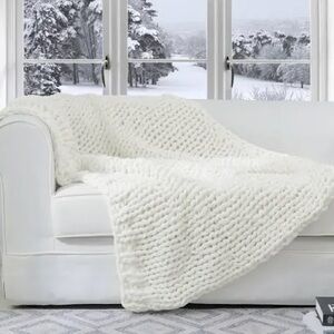 NWT Cheer Collection off white chunky knit throw